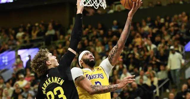 ManBetX官网-詹姆斯缺阵仍轰138分 进攻提升湖人不惧任何对手